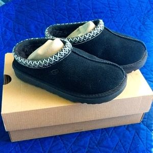Kids UGG Slippers, black boys, girls